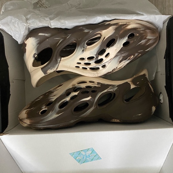 Fashion Nova unisex slides - Picture 3 of 5